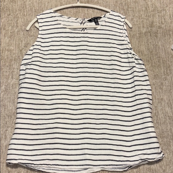 Ellen Tracy Tops - XL 100% Linen Ellen Tracey tank blue white striped nautical vibes keyhole gold